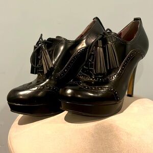 Tommy Hilfiger black heeled booties size 9